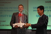 2007-03-16_Signing Ceremony - UTP - Queen's University Belfast