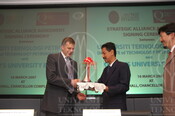 2007-03-16_Signing Ceremony - UTP - Queen's University Belfast